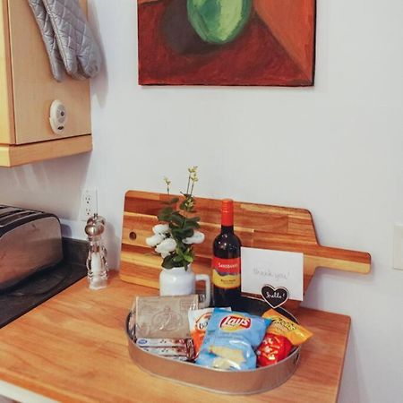 Ferienwohnung Large Upstairs Flat In Downtown Century Building Belleville Exterior foto