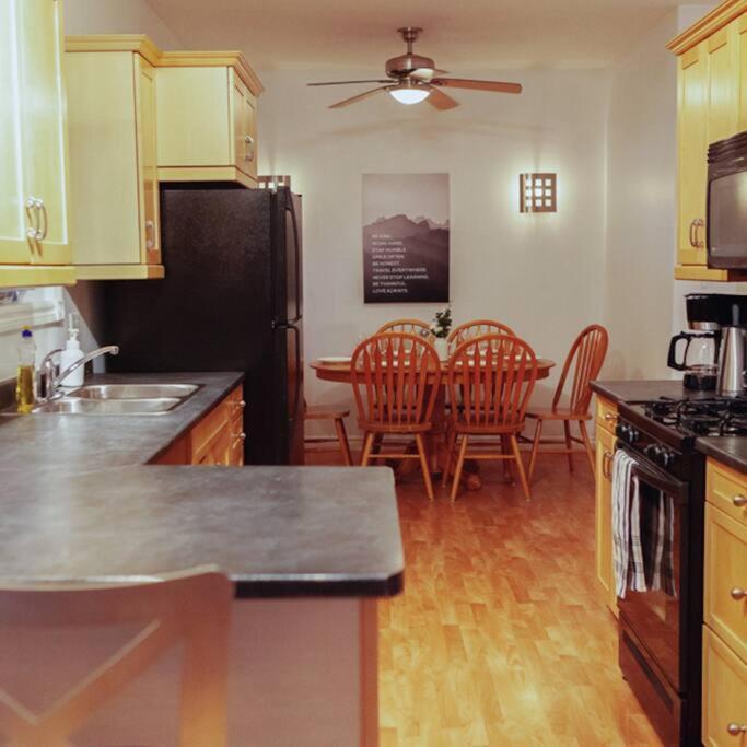 Ferienwohnung Large Upstairs Flat In Downtown Century Building Belleville Exterior foto