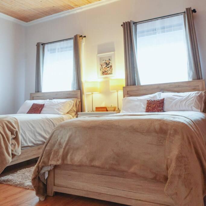 Ferienwohnung Large Upstairs Flat In Downtown Century Building Belleville Exterior foto