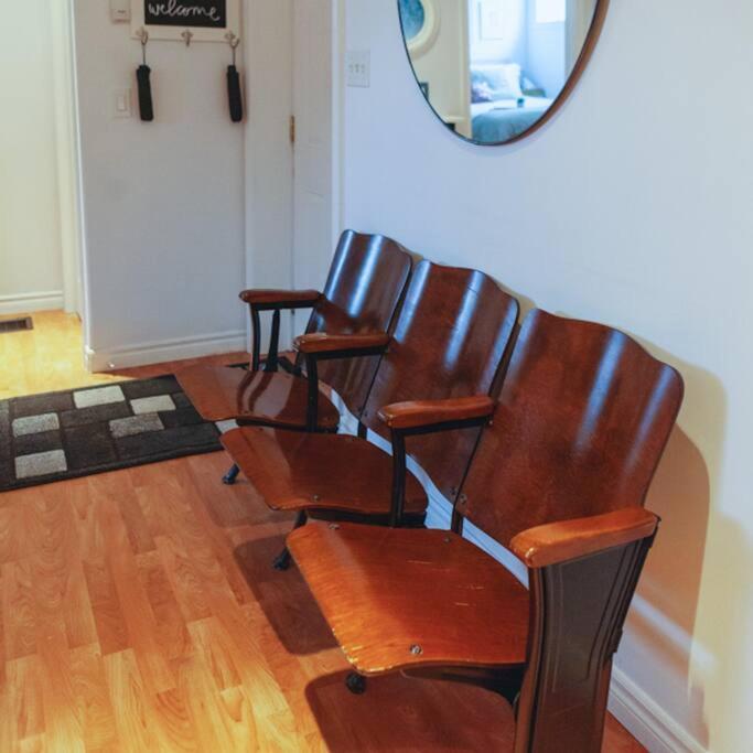 Ferienwohnung Large Upstairs Flat In Downtown Century Building Belleville Exterior foto
