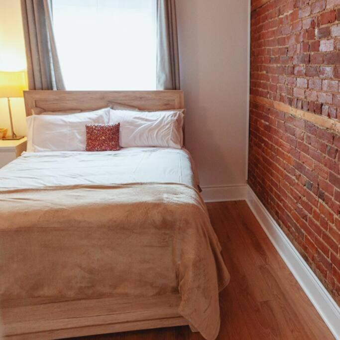 Ferienwohnung Large Upstairs Flat In Downtown Century Building Belleville Exterior foto