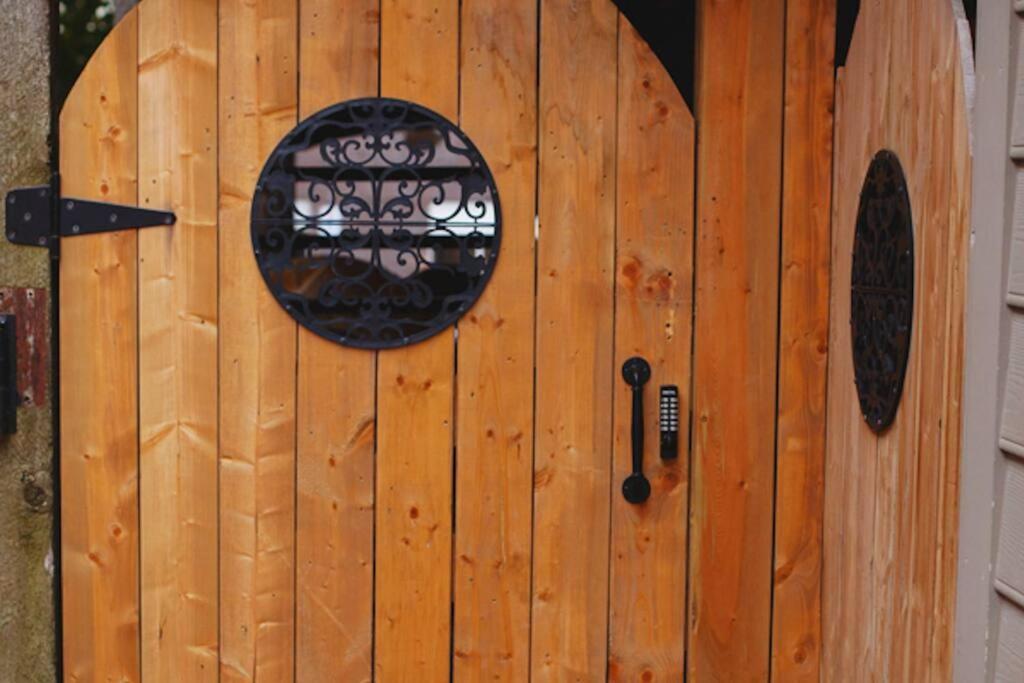 Ferienwohnung Large Upstairs Flat In Downtown Century Building Belleville Exterior foto