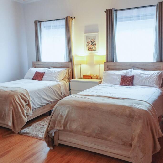 Ferienwohnung Large Upstairs Flat In Downtown Century Building Belleville Exterior foto