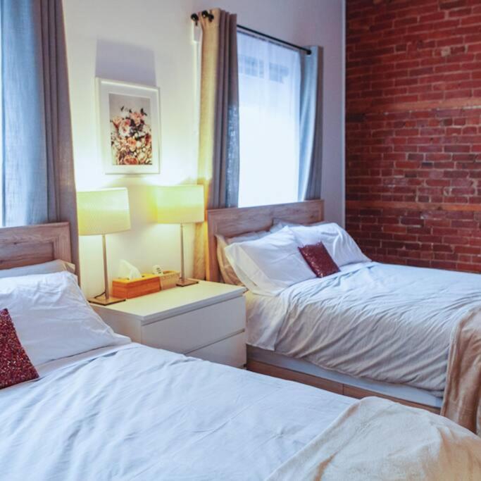 Ferienwohnung Large Upstairs Flat In Downtown Century Building Belleville Exterior foto